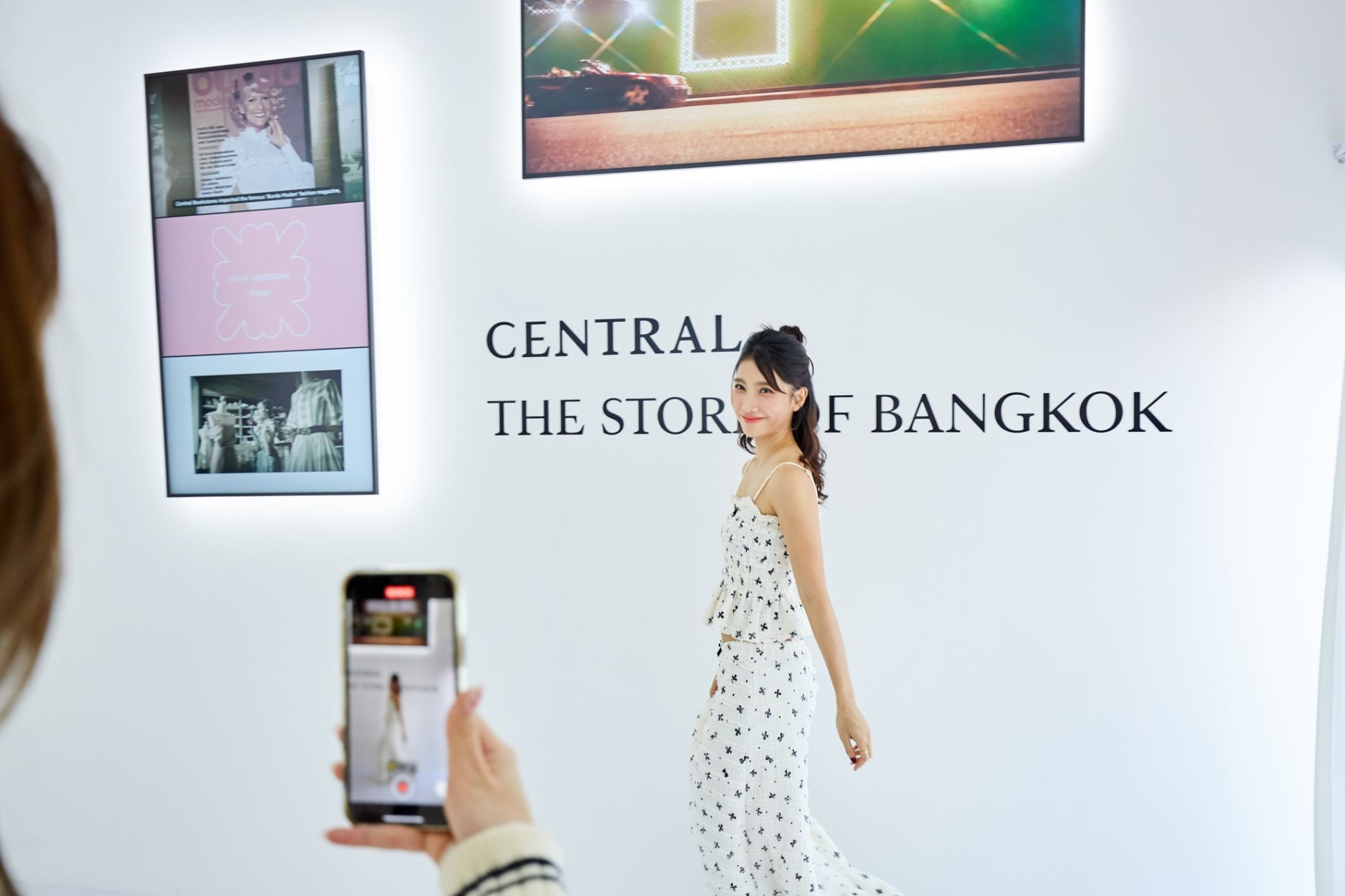 ห้างเซ็นทรัล ในเครือเซ็นทรัล รีเทล จัดแสดง “THE BOX กล่องแห่งกาลเวลา” ถ่ายทอดเรื่องราวห้างเซ็นทรัลชิดลมกับเส้นทางสู่การเป็น ‘The Store Of Bangkok’ ของคนไทย ในงาน “Bangkok Design Week 2024” ภายใต้ธีม ‘Livable Scape คนยิ่งทำ เมืองยิ่งดี’