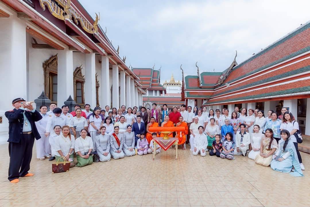 กลุ่มศิลปินจิตอาสา ร่วมกิจกรรม “ห่มผ้าพระบรมเจดีย์ภูเขาทอง” ในโครงการ “ห่มผ้าพระธาตุ เสริมบารมี สืบสานพุทธศาสนา ประจำปี ๒๕๖๘”