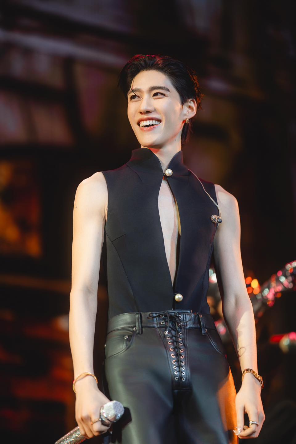 “HER VERSE & HIS VOICE CONCERT” Written by AMP ACHARIYA ปรากฏการณ์ยิ่งใหญ่กวาดเทรนด์ X อันดับ1ทั้งสองวันซ้อน