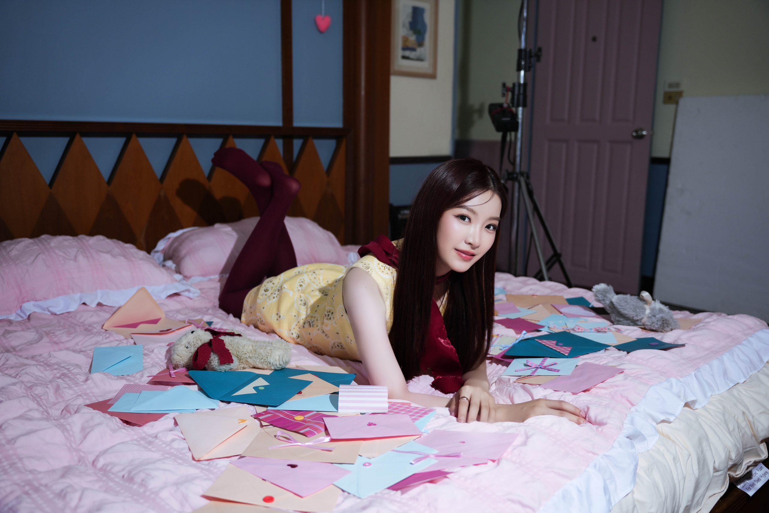 ยังไม่มีหรอก…แฟน (Single, please flirt.)” ซิงเกิลเเรกสุดคิ้วท์ ในฐานะศิลปินเดี่ยวของ Stang Tari จากค่าย kiddorecords