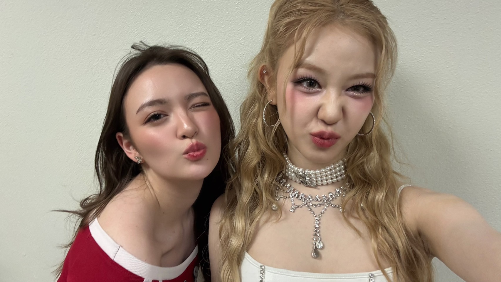 เดน่า-แพร BABYMONSTER ฉายแววคู่จิ้นสุดน่ารัก