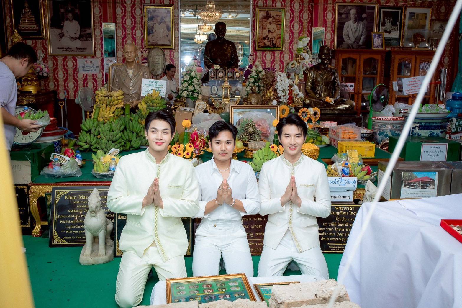 “โน้ต-ชิสนุ” แท็กมือ “เล้งแสตมป์” ร่วมพิธีพุทธาภิเษก “คุณแม่บุญเรือน” ณ วัดอาวุธวิกสิตาราม