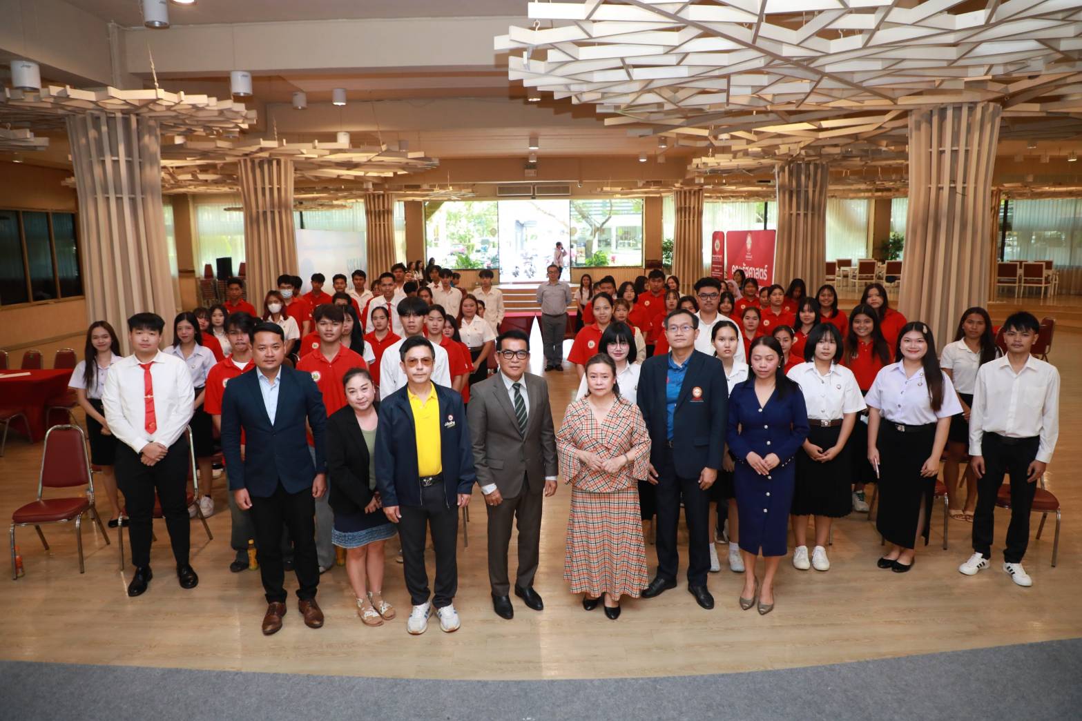 คณะรัฐศาสตร์ มกธ. จัดโครงการอบรมเชิงปฏิบัติการพัฒนาบุคลิกภาพและการพูดในที่ชุมชน