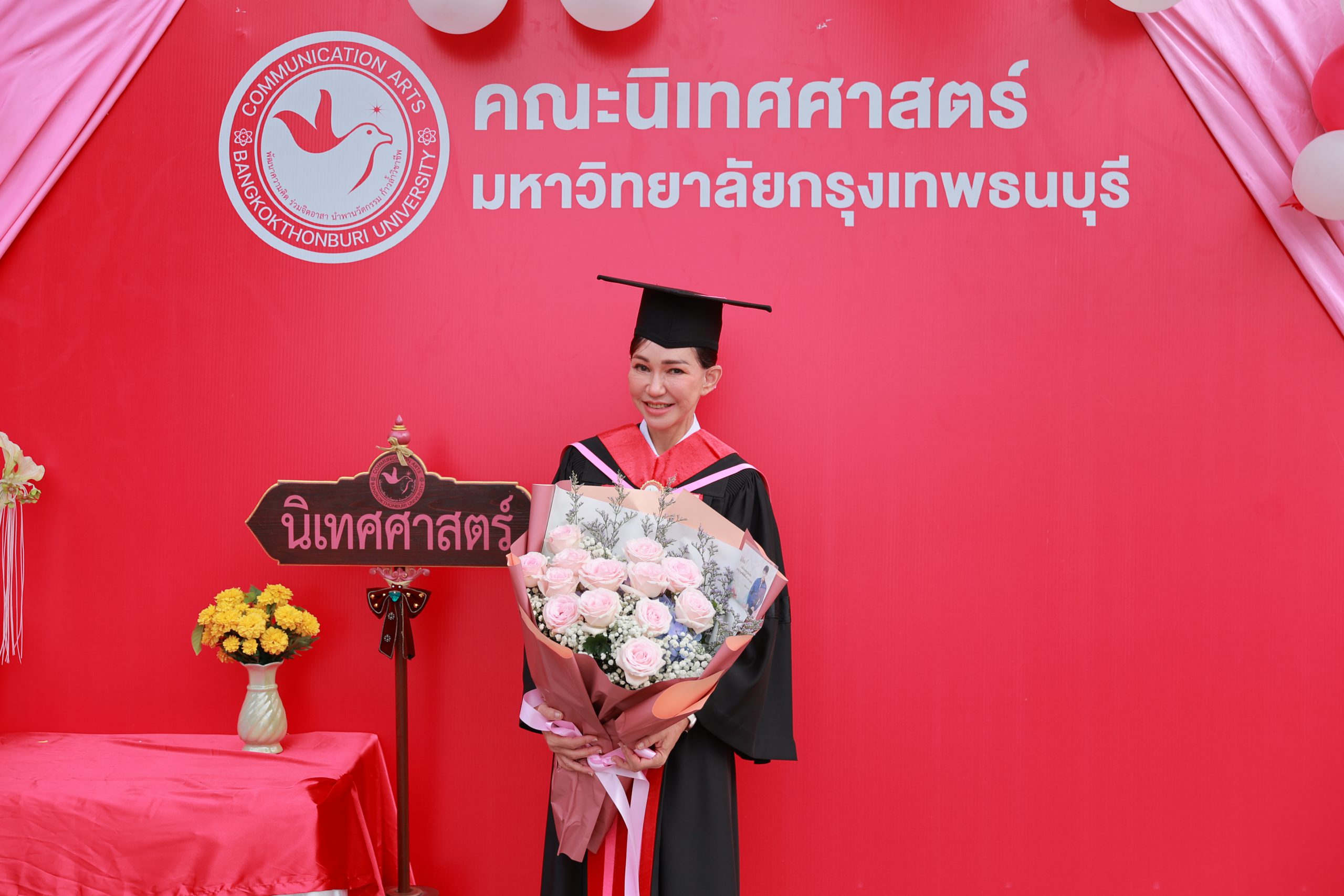 “ดี้-ปัทมา” สุดปลื้ม…ฝันเป็นจริง!!! รับปริญญาตรี ปีเดียวกับลูกสาว