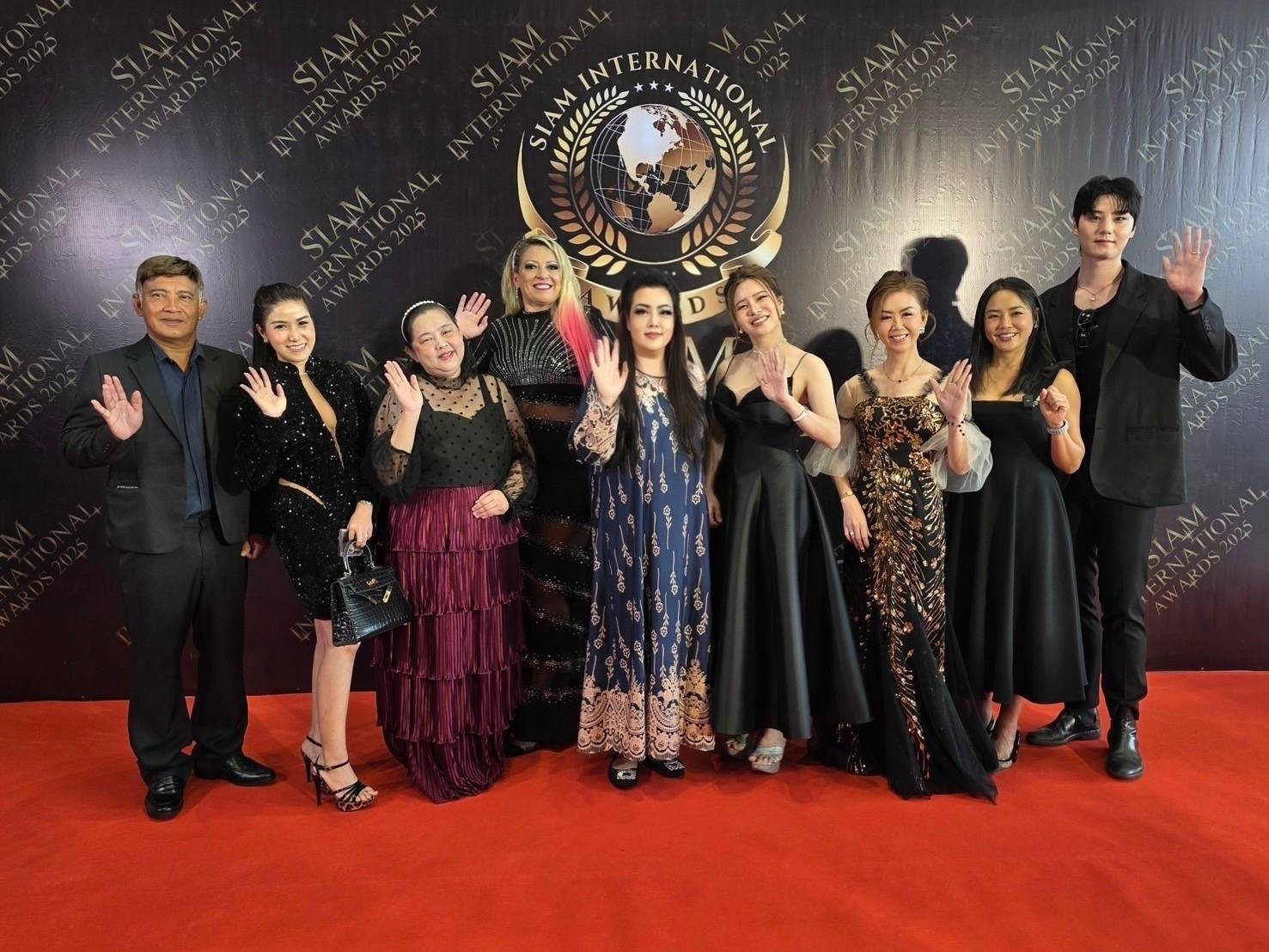 ทีมผู้จัดและนักแสดง “วัยซ่าส์ท้ามิติ” และ “ลอยแก้ว First Love” คว้ารางวัลใหญ่ SIAM INTERNATIONAL AWARDS 2025