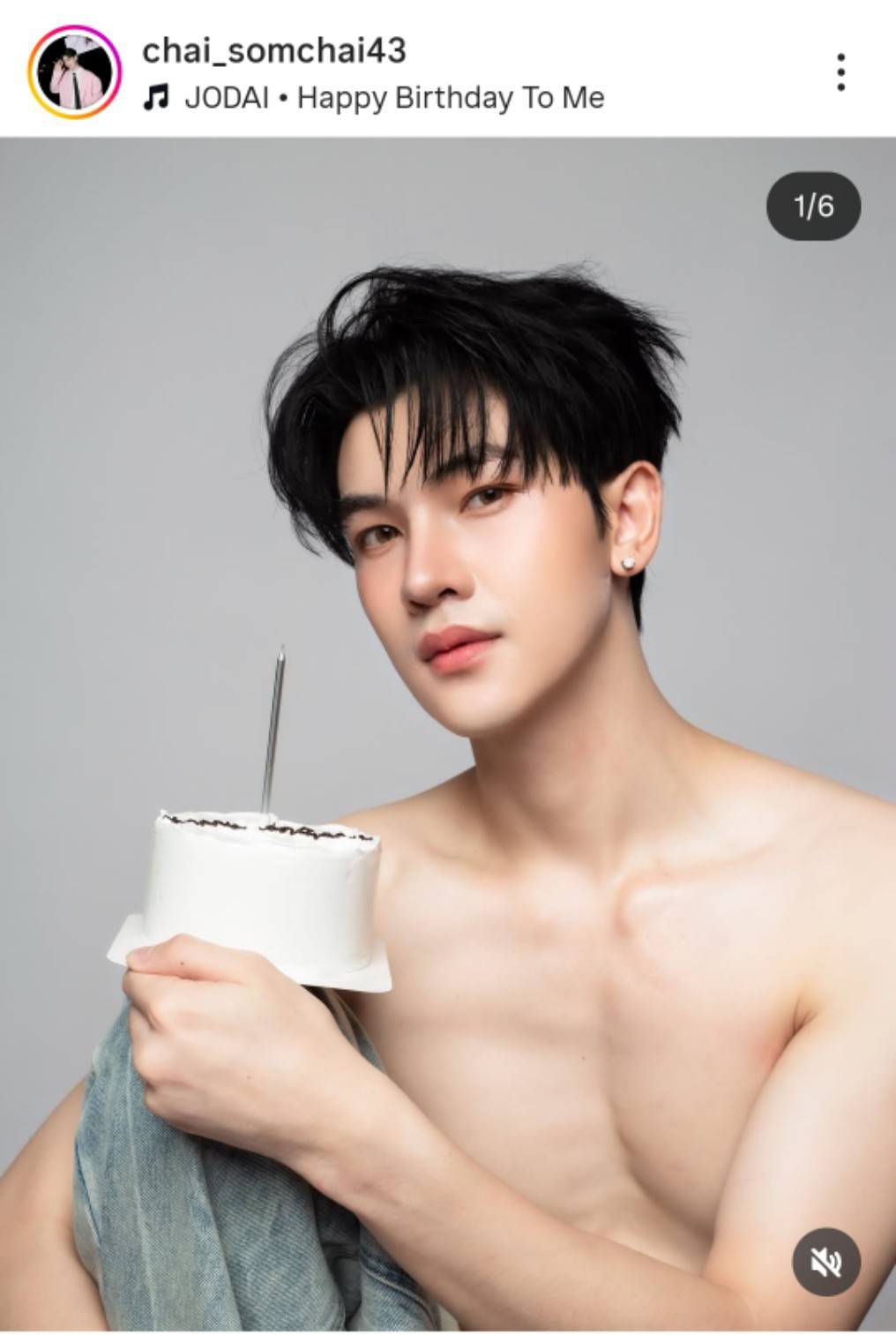 ชายสมชาย เสิร์ฟภาพถ่ายร้อนๆ ฉลองวันเกิด 25 ปีในไอจี จนแฟน ๆ กรี๊ดกันไอจีแทบแตก