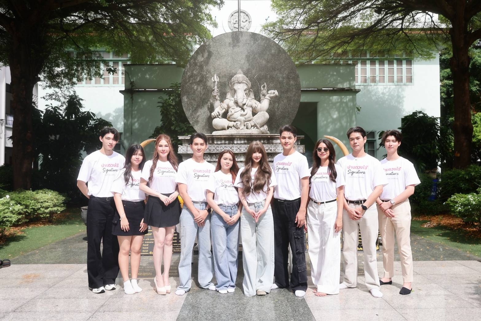 “เกลิน&เล้ง” นำทีมนักแสดงไหว้ขอพร “พระพิฆเนศร์” เปิดกล้องซีรีส์แนวตั้ง “ปานดวงใจ Signature”