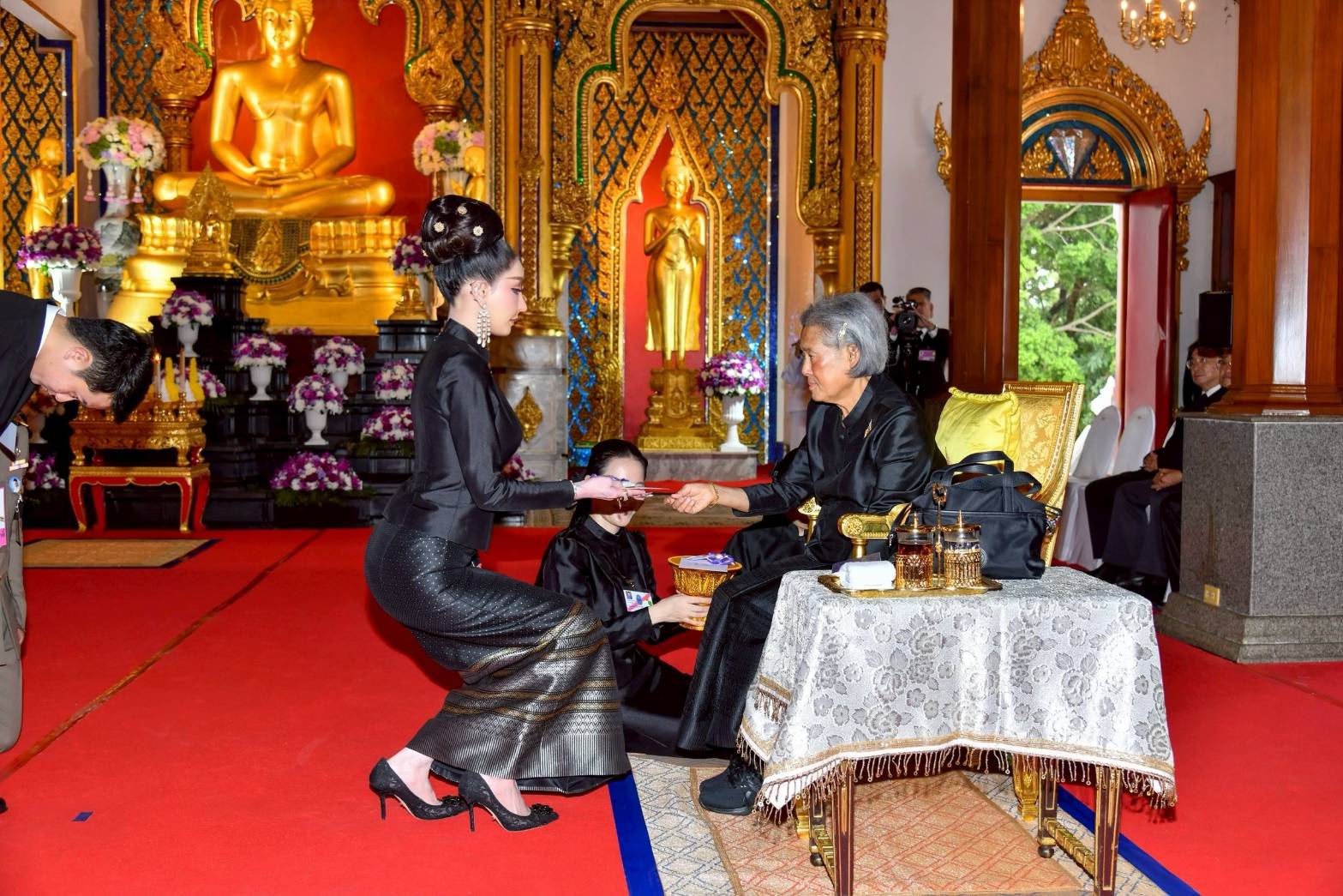 ฮันนี่ ณภัค สุดปลื้ม รับพระราชทานของที่ระลึกจาก สมเด็จพระกนิษฐาธิราชเจ้า
