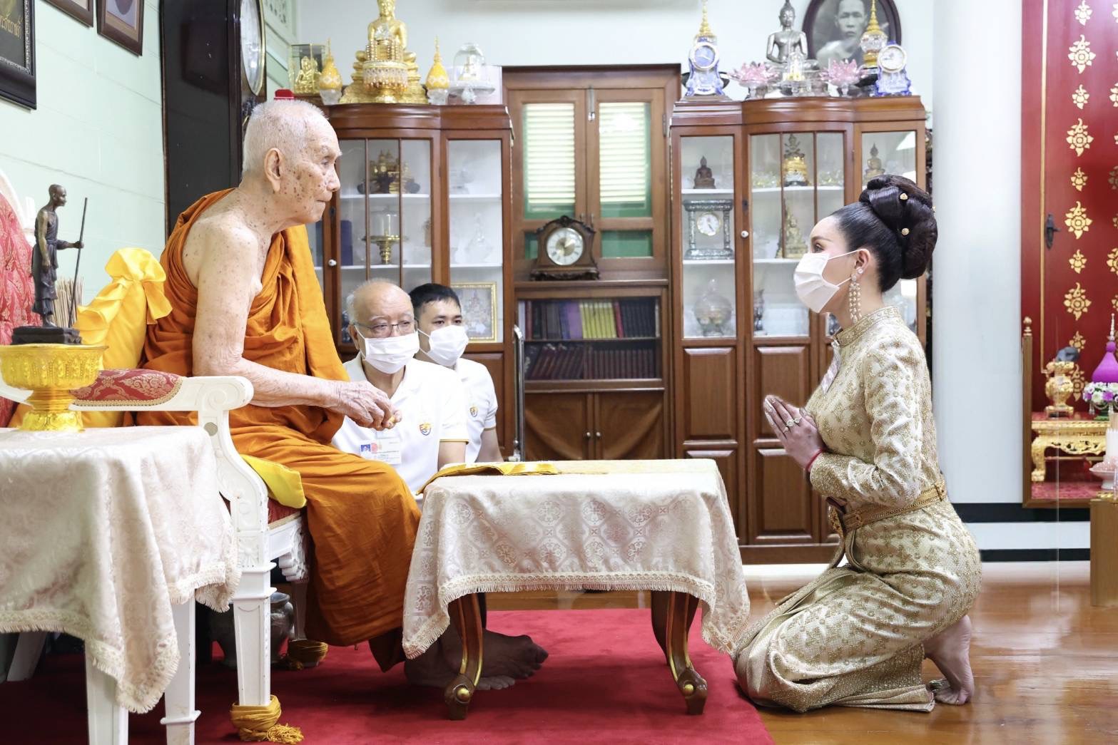 ฮันนี่-ณภัค เข้าเฝ้ารับประทานพรจากสมเด็จพระสังฆราช