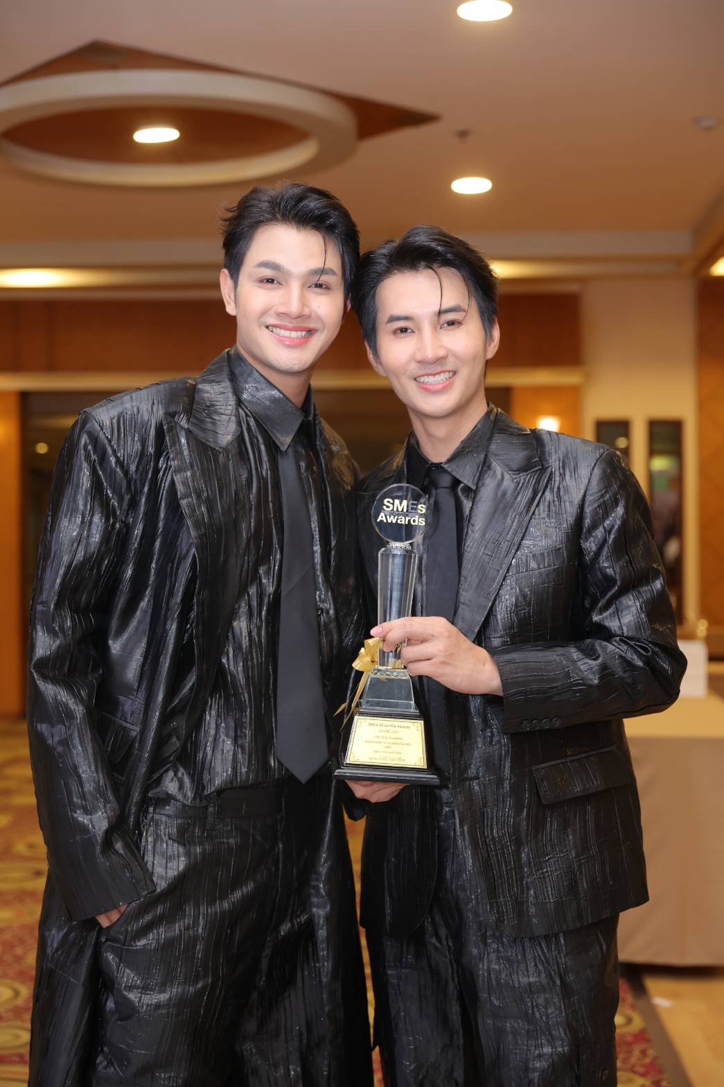 “เล้ง–แสตมป์” รับรางวัลเกียรติยศ SMEs สร้างอาชีพ Awards ครั้งที่ 10