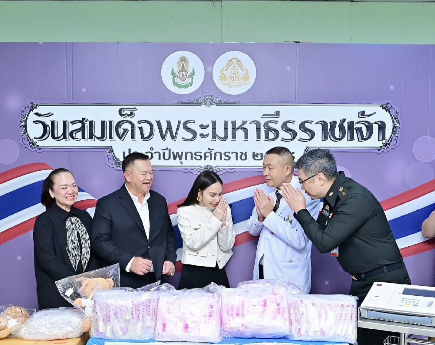 รุ้ง ธนิภา ทำแคมเปญ “Rung’s Project for HOSPITAL” เริ่มต้นที่ห้องอุบัติเหตุและฉุกเฉิน โรงพยาบาลพระมงกุฎเกล้า