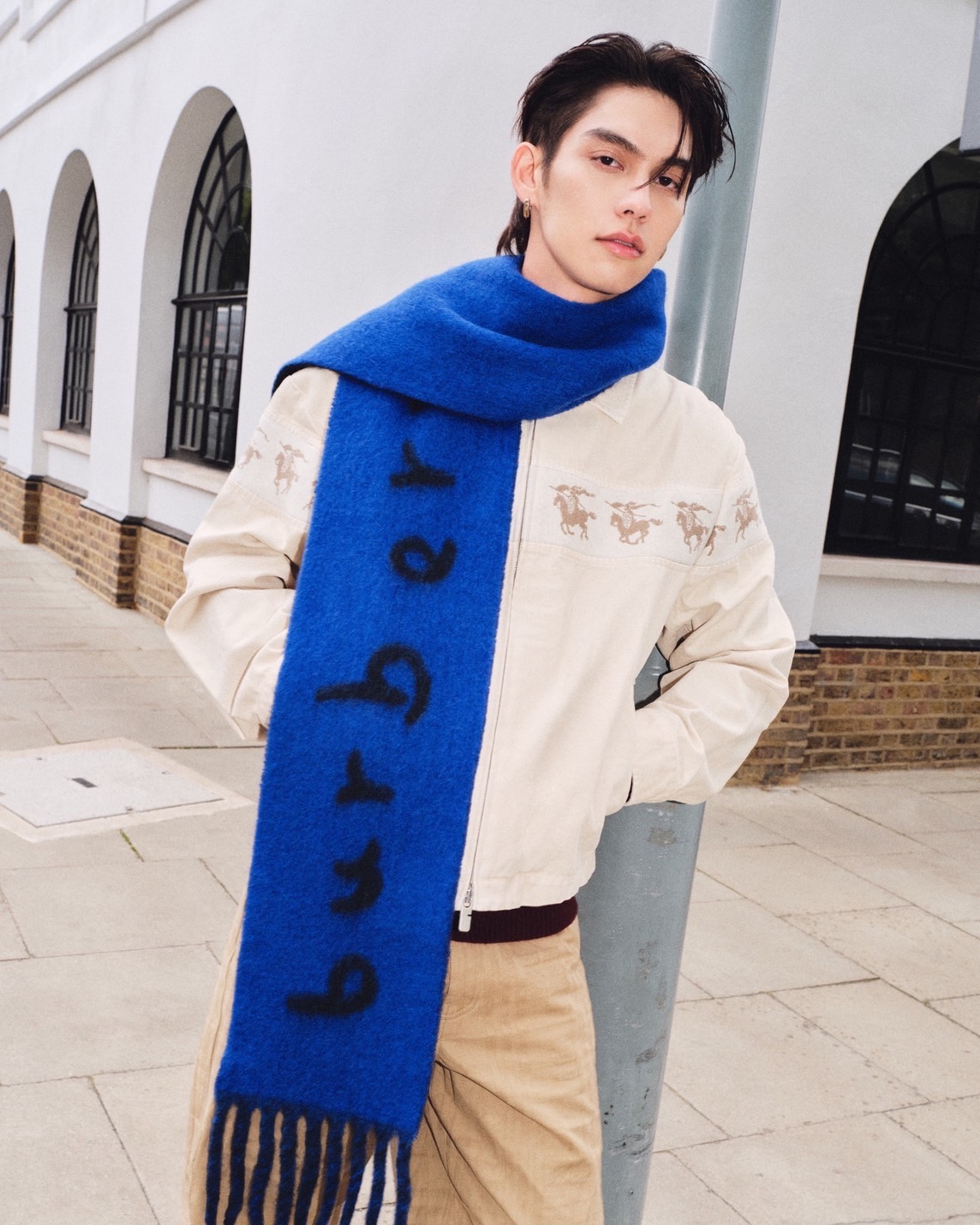 “ไบร์ท วชิรวิชญ์” บินกลับมาทำดี! ใจใหญ่ทุ่มเงินล้าน ช่วยน้ำท่วม