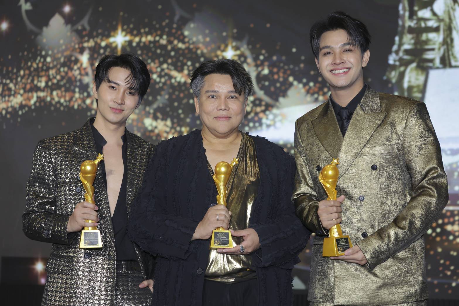 ชายแฮ็คส์ นำทีม “เล้ง–แสตมป์” รับรางวัลส่งเสริมวัฒนธรรมไทยจากซีรีส์ “ลอยแก้ว” พร้อมเดินหน้าผลงานใหม่