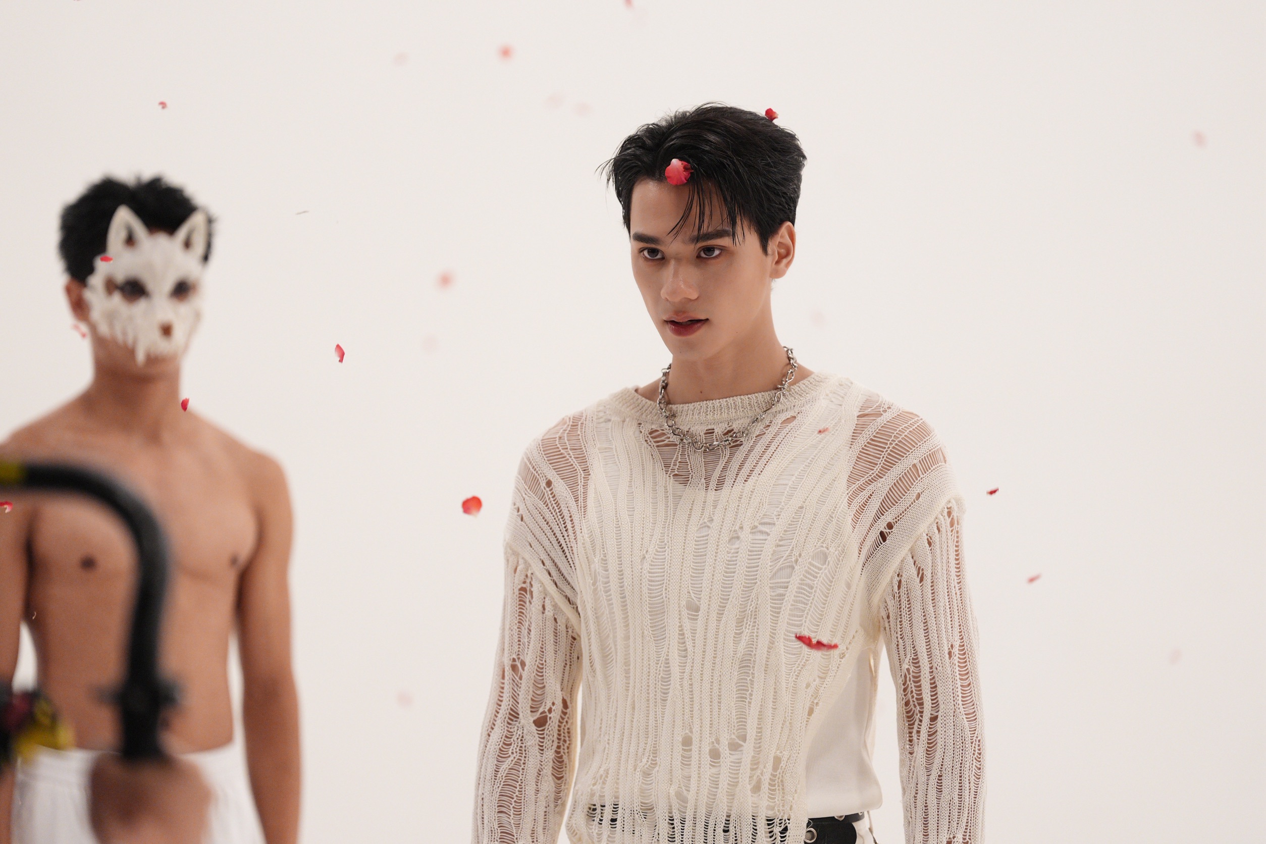 “เก่ง หฤษฎ์” เข้าถึงอินเนอร์ รับบทศิลปินเกาหลี ตัวซีเคร็ต!อัปสกิลการแสดง ฝึกร้อง-เต้น-โหนสลิง ฯลฯในหนัง “ดีว่า..ราวี” วันนี้ ในโรงภาพยนตร์