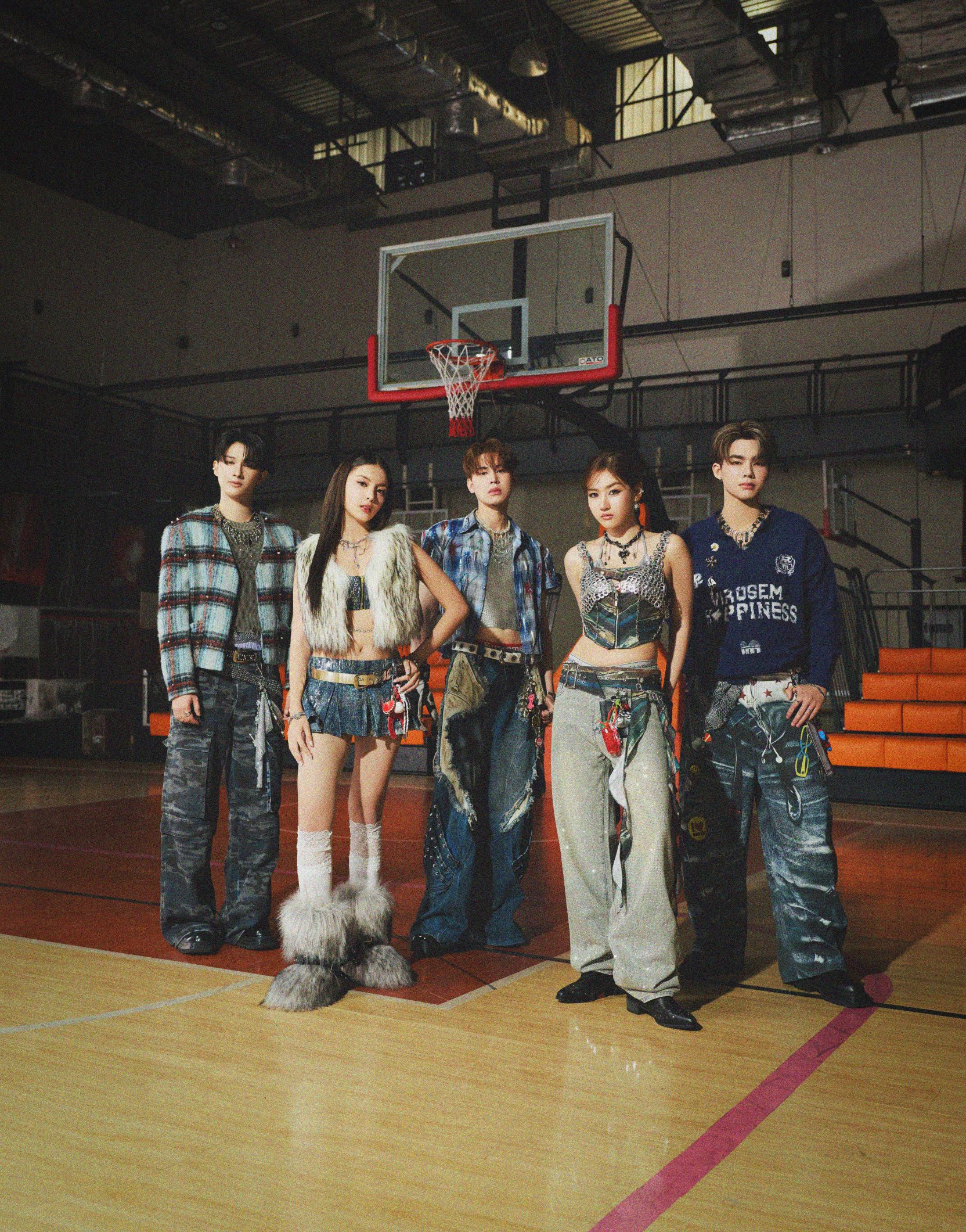 5 สมาชิก “UPTALE” ส่งซิงเกิลเดบิวต์ “ยิ้มเจื่อนๆ (Awkward)”เล่าโมเมนต์แอบชอบแบบหวานปนเขิน