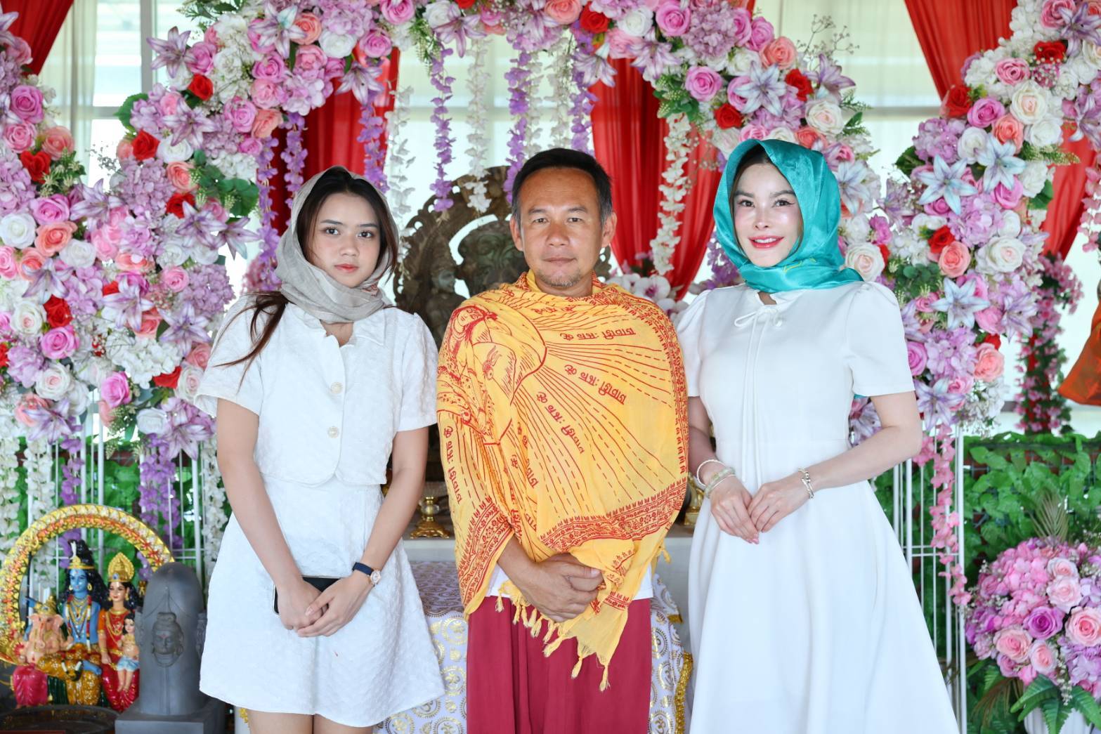 “ปิ๊งปิ๊ง-พรีเมียร์” ร่วมงานประจำปี “ศิวะมันตราเทวาสถาน” ที่ อ.อู่ทอง จ.สุพรรณบุรี