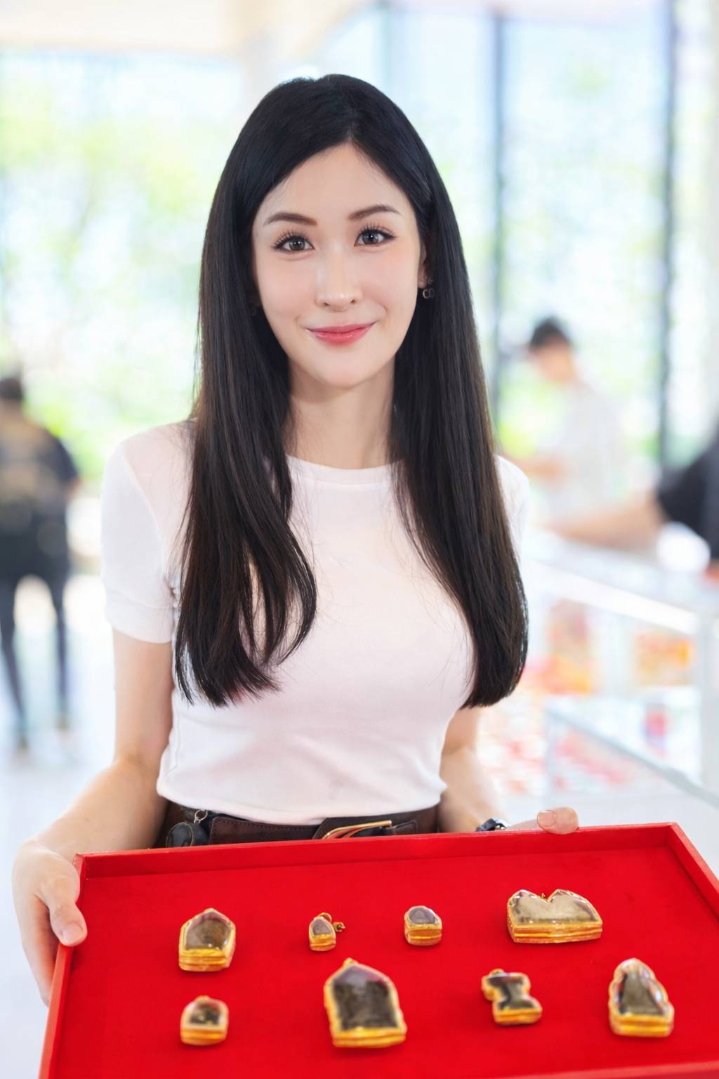 ทำความรู้จัก “เซียนแป้งฮันนิโกะ” เซียนพระหญิงรุ่นใหม่ สวยสุดในวงการพระ ณ เพลานี้