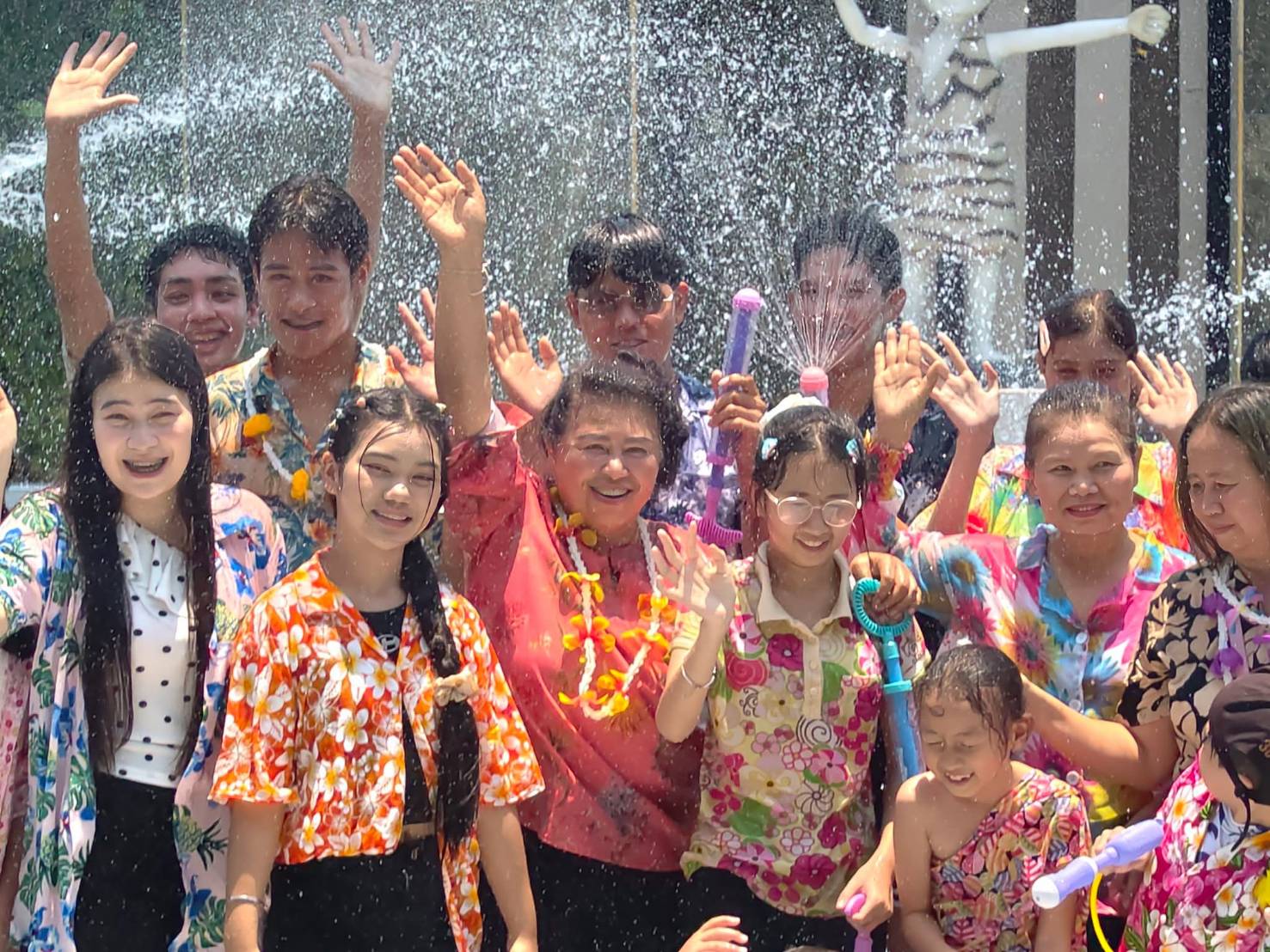 “จ๊ะทิงจา” สืบสานประเพณีสงกรานต์สุดชื่นมื่น