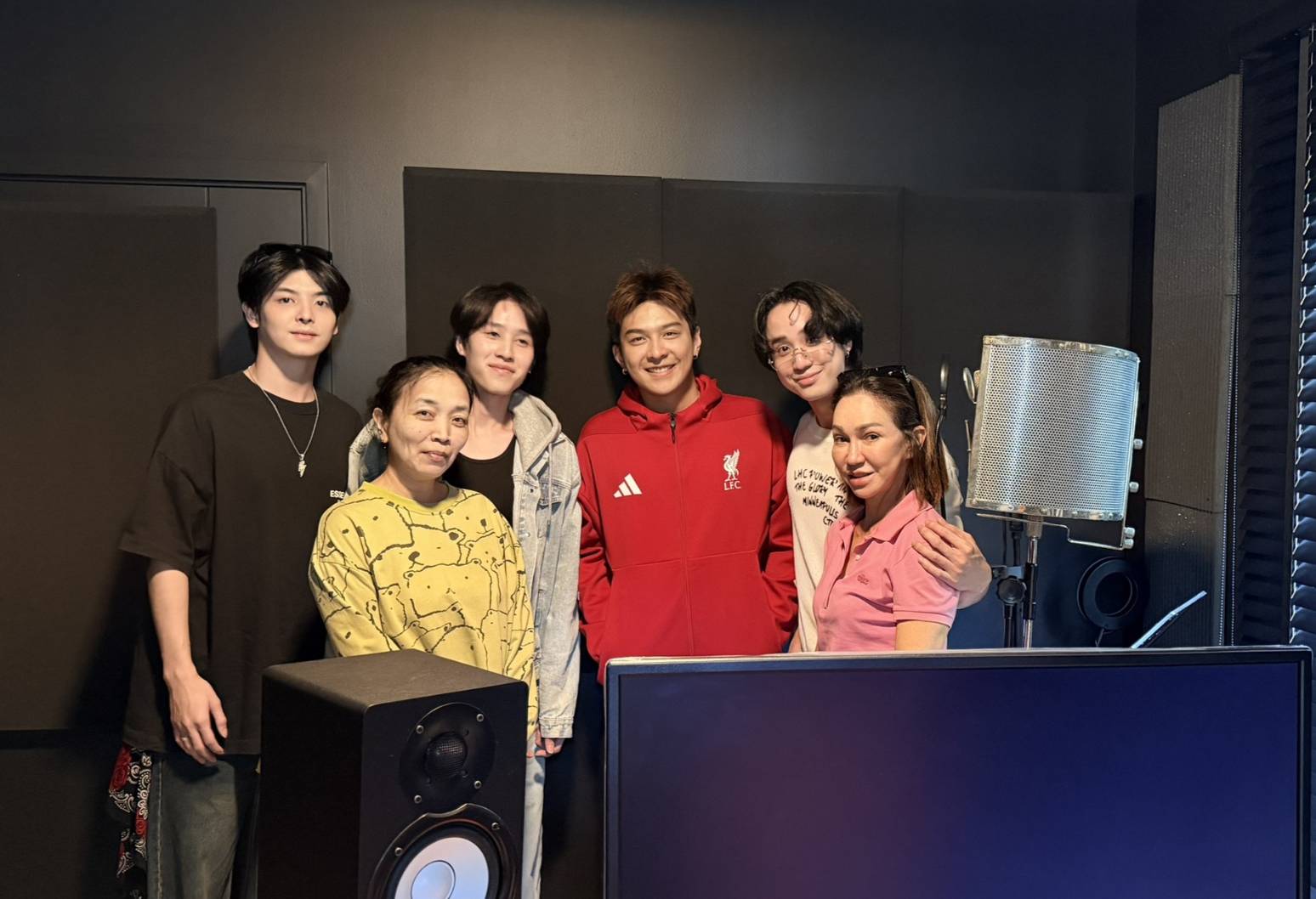 “เมฆ – นัตเตอร์ – ไทเกอร์” เข้าห้องอัดเพลง “อย่าหายไปอีกเลย” ได้ “โหน ธนากร” นั่งแท่น “โปรดิวเซอร์”