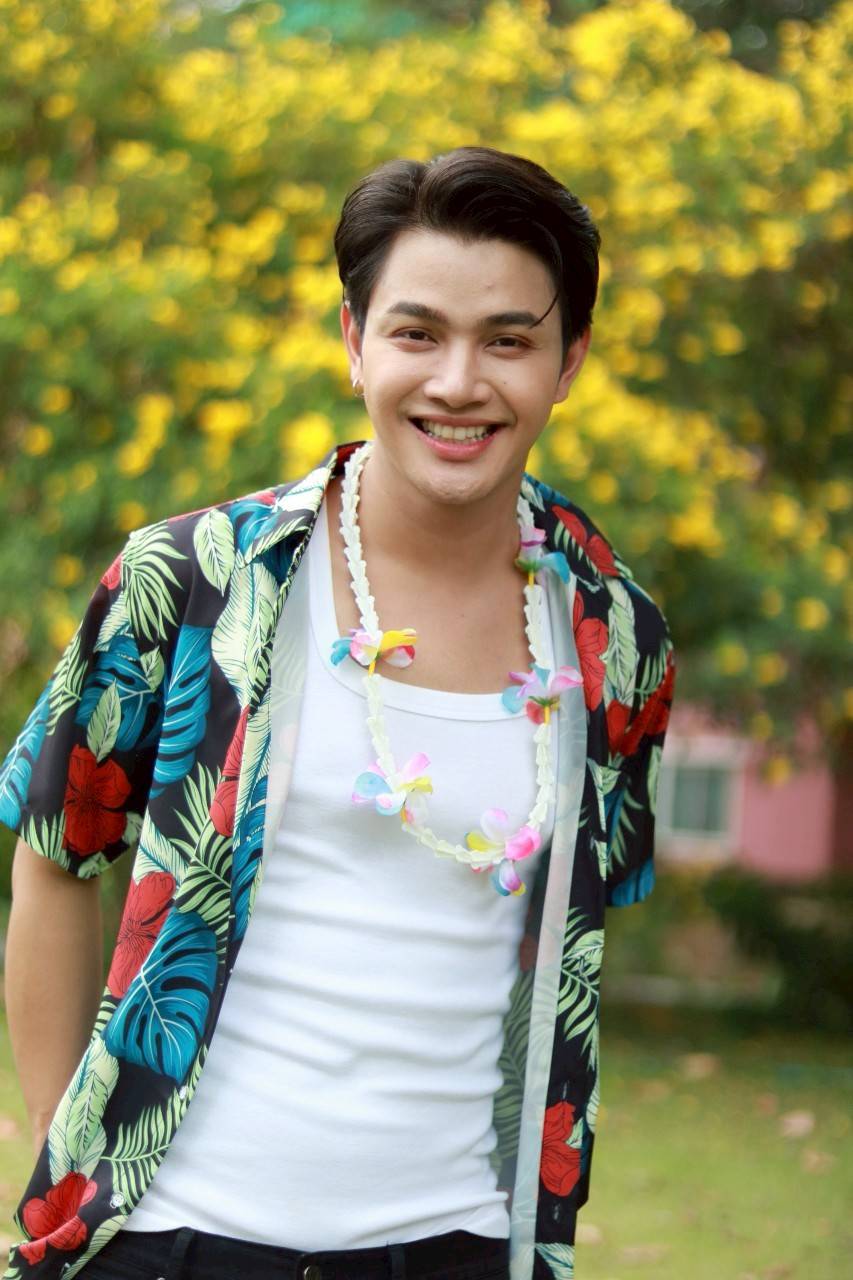 “เล้ง ณัฐพล” แจกความสดใสรับสงกรานต์! ส่งภาพเซ็ตสุดละมุนอวยพรแฟนๆ วันปีใหม่ไทย