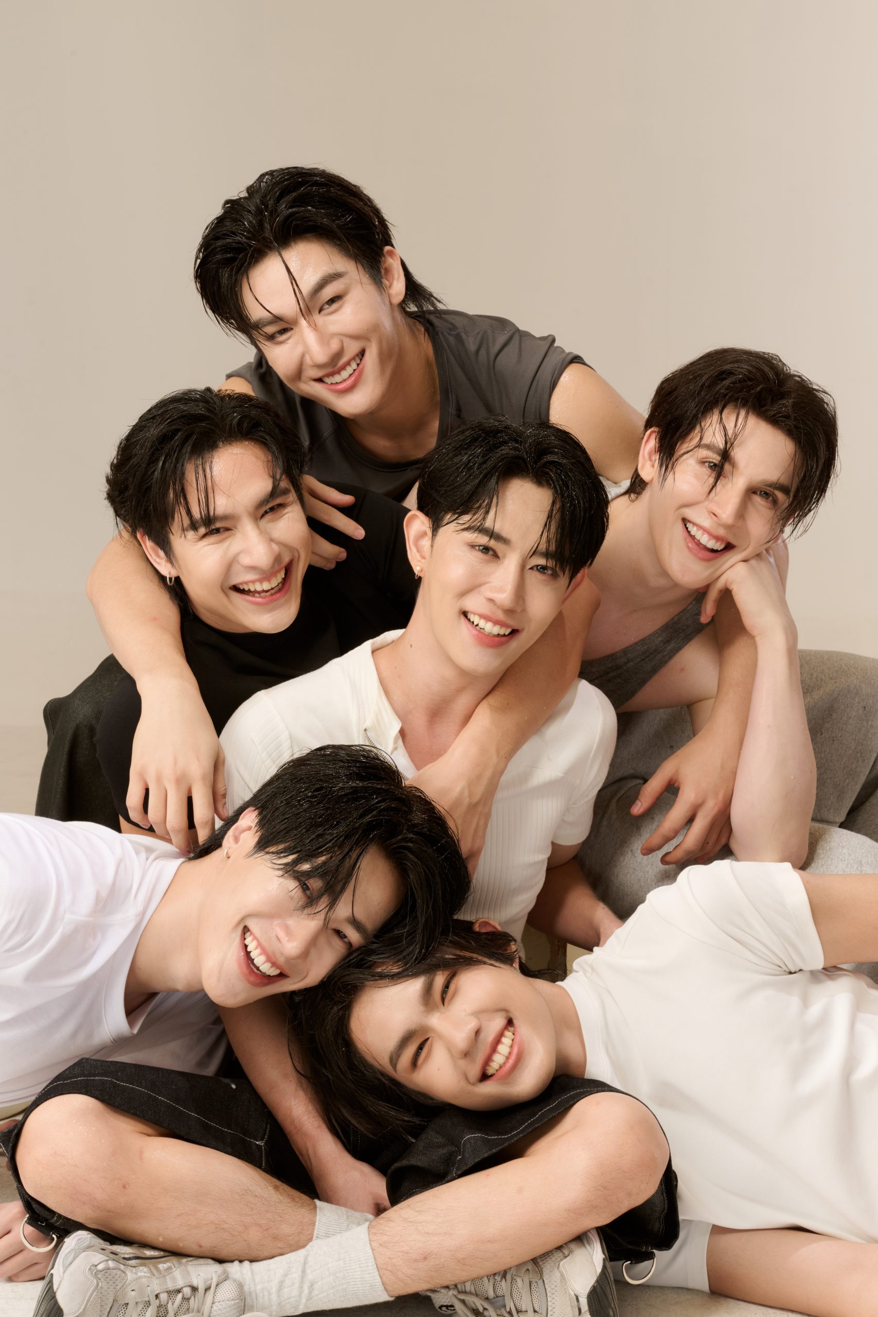 iQIYI Artist ส่งสุขวันสงกรานต์ เผยภาพ 6 หนุ่ม Set ใหม่ หล่อใสเหมือนอาบน้ำวันละ 100 รอบ