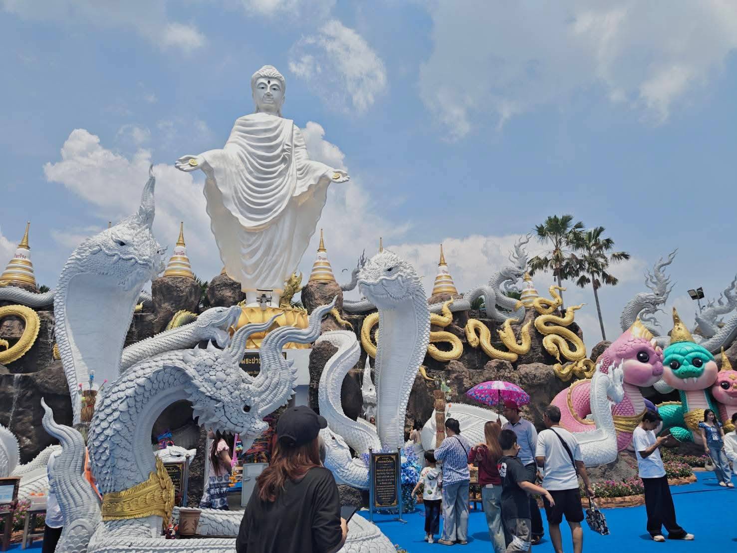 ปรากฏการณ์ “เรื่องเล่าอาจารย์ยอด” บุกเมืองปทุมฯ-นครนายก แฟนคลับแห่ต้อนรับแรงไม่หยุด ฉุดไม่อยู่!