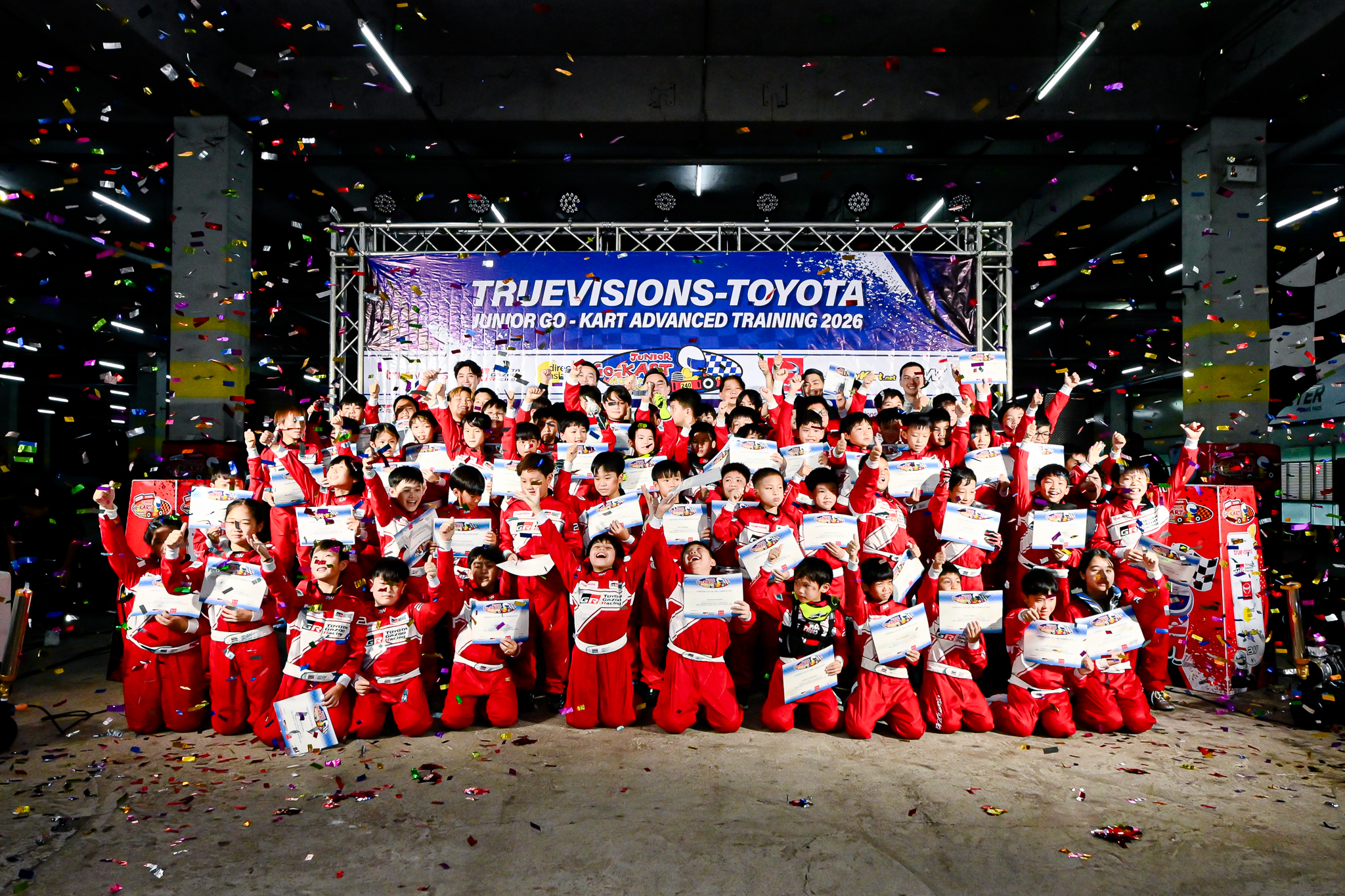 โตโยต้า คาร์ท แอดวานซ์ เทรนนิ่ง ปี2026 ปั้นเยาวชนนักขับโกคาร์ทรุ่นใหม่ ด.ช.ภูวริช วงษ์สืบ อายุ 11 ปี ขับขี่ทดสอบทำเวลาดีที่สุดของปีนี้ ปังปอนด์ อัครวุฒิ และ เจมส์ ภูริพรรธน์ ร่วมสร้างแรงบรรดาลใจให้กับน้องๆ