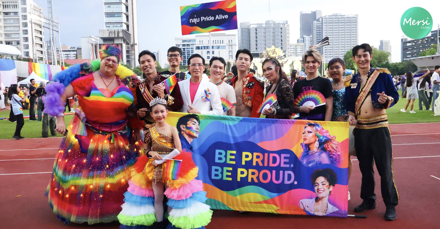 Pride Month ปีนี้คึกคักกว่าที่เคย! เมื่อ Mersi Clinic ร่วมเป็นส่วนหนึ่งของขบวนเฉลิมฉลองความหลากหลายทางเพศ พร้อมส่งต่อพลังแห่งความเท่าเทียมและการยอมรับในความเป็นตัวเอง ภายใต้คอนเซป Be pride. Be proud. ที่เชื่อว่าทุกคนมีสิทธิ์สวย มั่นใจ และใช้ชีวิตในแบบที่ตัวเองเป็น