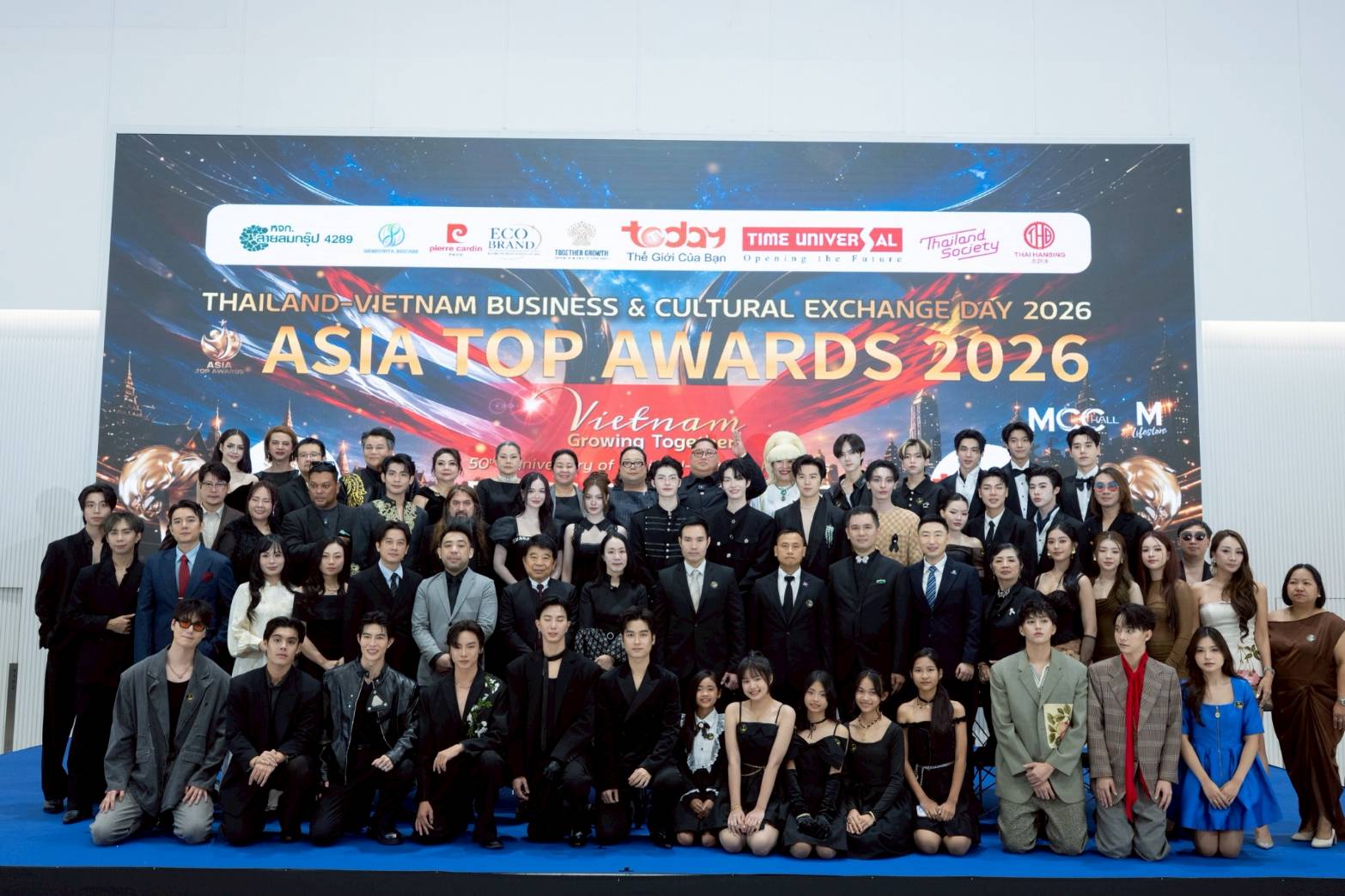 เหล่าคนดังและคนบันเทิงร่วมงานแถลงข่าว ASIA TOP AWARDS2026 ภายใต้โครงการ THAILAND–VIETNAM BUSINESS & CULTURAL EXCHANGE DAY 2026 ภายใต้แนวคิด “Growing Together: Celebrating the 50th Anniversary of Thailand–Vietnam Diplomatic Relations”